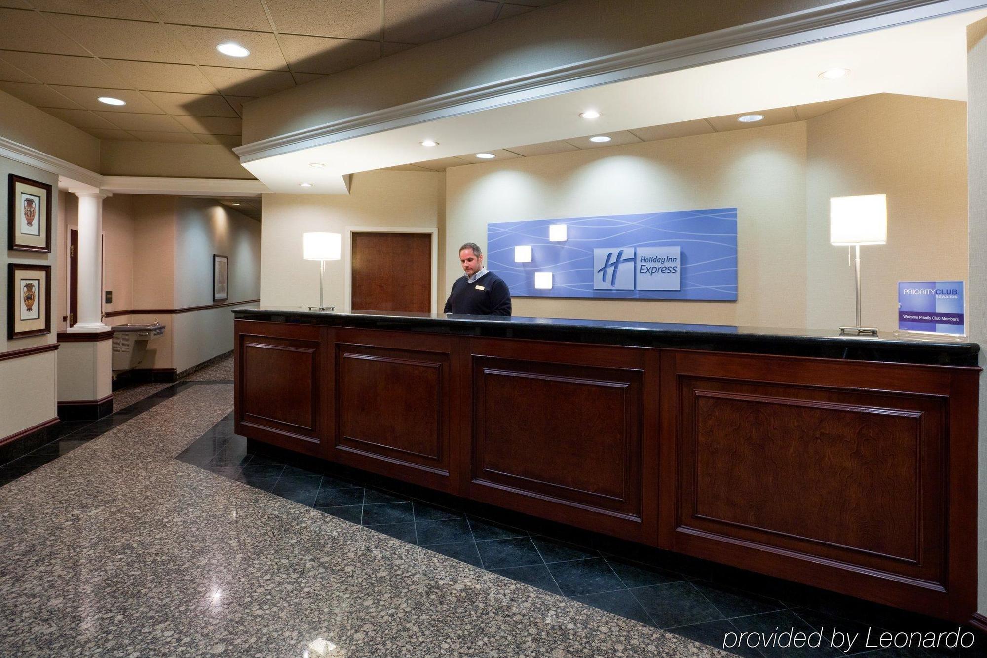 Holiday Inn Express Hotel & Suites Minneapolis-Downtown Convention Center By Ihg Екстериор снимка
